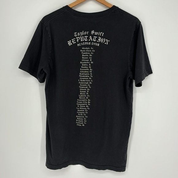 Taylor Swift Reputation Stadium Tour Tee Official Merch Women’s Size Large Black - Picture 9 of 9